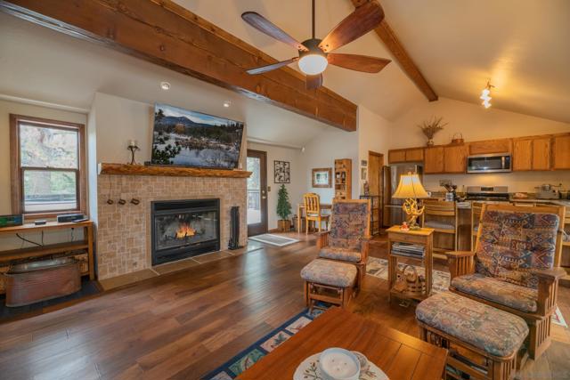 39470 Lake Dr, Big Bear CA: https://media.crmls.org/mediaz/537681d4-d0f2-432b-be72-cc32168f782e.jpg