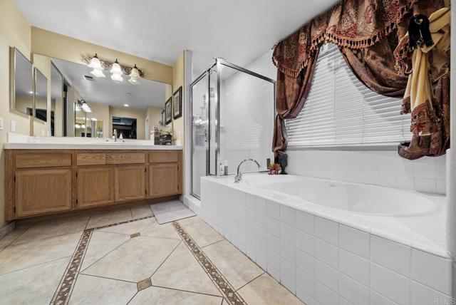 2062 Pleasant Waters Ct, Spring Valley CA: https://media.crmls.org/mediaz/537683ec-fb0e-458b-aca6-02163c271cd4.jpg
