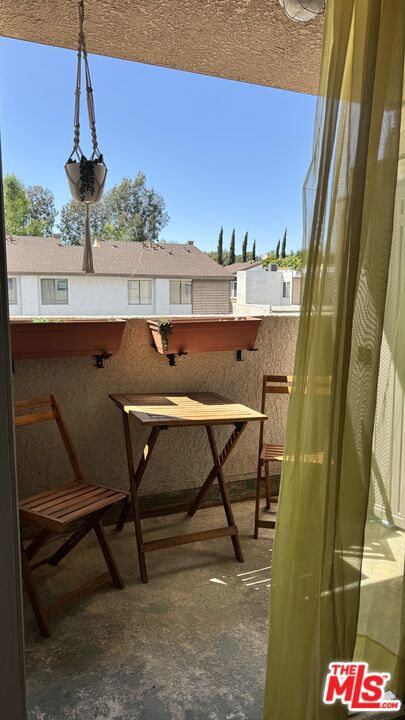 15455 Sherman Way, Van Nuys CA: https://media.crmls.org/mediaz/5376d7ce-d4c9-4033-a4dd-2f051e5a0100.jpg