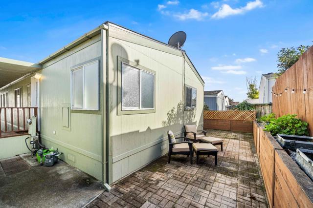 3 Lighthouse Road, Half Moon Bay CA: https://media.crmls.org/mediaz/53773a9a-4c8a-4ee2-9ce8-c3bccf2b9960.jpg