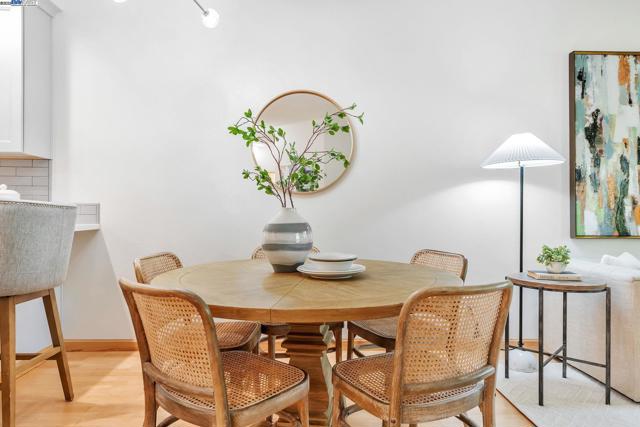 929 E El Camino Real, Sunnyvale CA: https://media.crmls.org/mediaz/5377704e-fe38-48b5-9999-8d996577e167.jpg