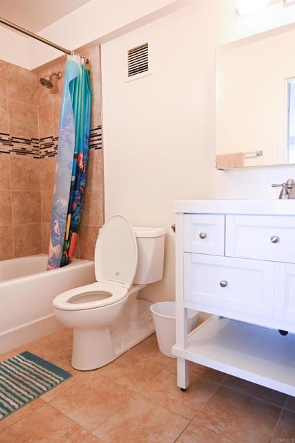Image 13 of 31 For 4944 Cass Street 205