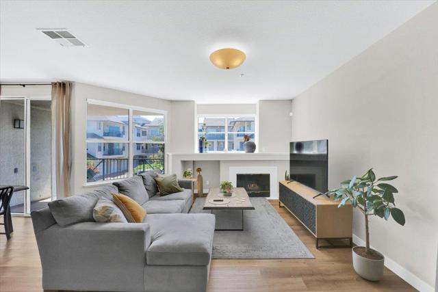401 Baltic Circle,  CA: https://media.crmls.org/mediaz/5378ae71-0ae3-4a3b-ba06-956e0ca3bf3e.jpg