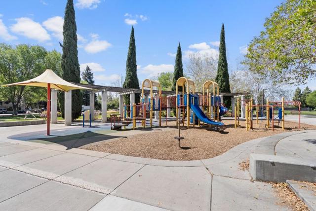 1795 Parkview Green Circle, San Jose CA: https://media.crmls.org/mediaz/5378fe08-c8bf-44fe-9ebd-583edea4eeef.jpg