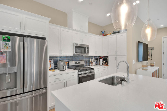 2432 E Hyde Paseo, Ontario CA: https://media.crmls.org/mediaz/5379036e-b3dd-411f-85fa-8846cf69b8d3.jpg