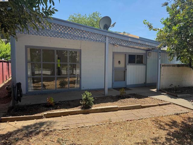 865 Old Canyon Road, Fremont CA: https://media.crmls.org/mediaz/53794aec-aa41-4e59-95e0-b2110189ab0a.jpg