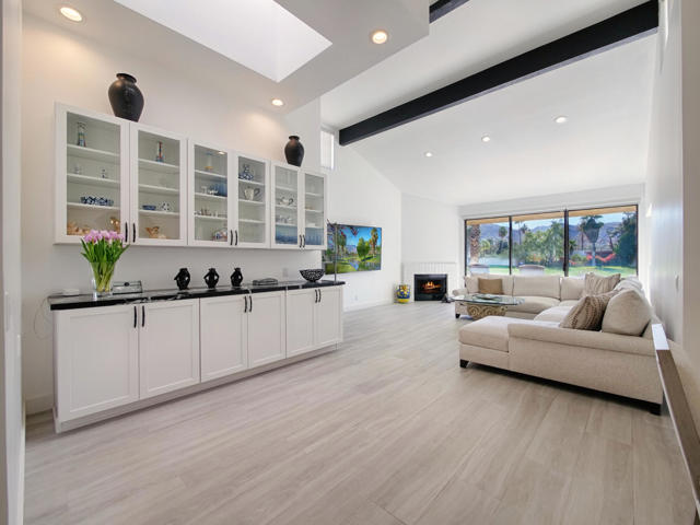 7529 Regency Drive, Palm Springs CA: https://media.crmls.org/mediaz/5379a9fd-2b2c-4bef-9690-70dac9571ed2.jpg