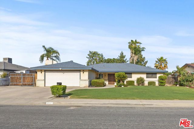 2312 Courtleigh Dr, Bakersfield, CA 93309