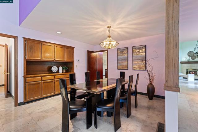 39 Mira Loma Rd, Orinda CA: https://media.crmls.org/mediaz/537b1498-d3a9-47fd-808b-d231fbb48bb5.jpg