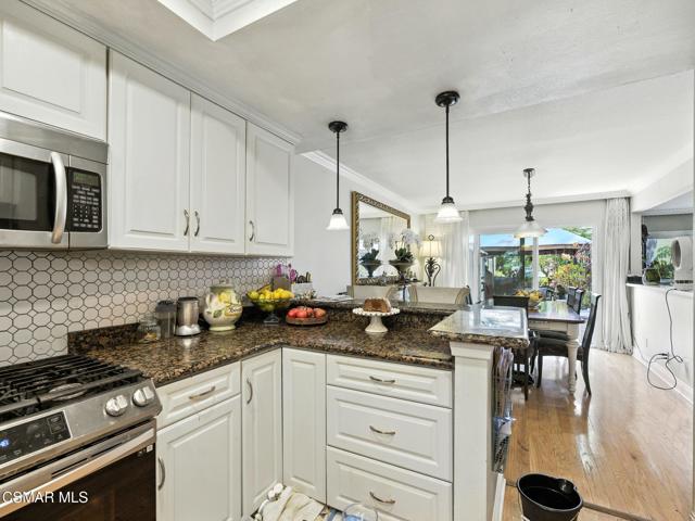 1206 S Westlake Boulevard, Westlake Village CA: https://media.crmls.org/mediaz/537b2435-543d-4d11-8eef-f22ab3c81996.jpg