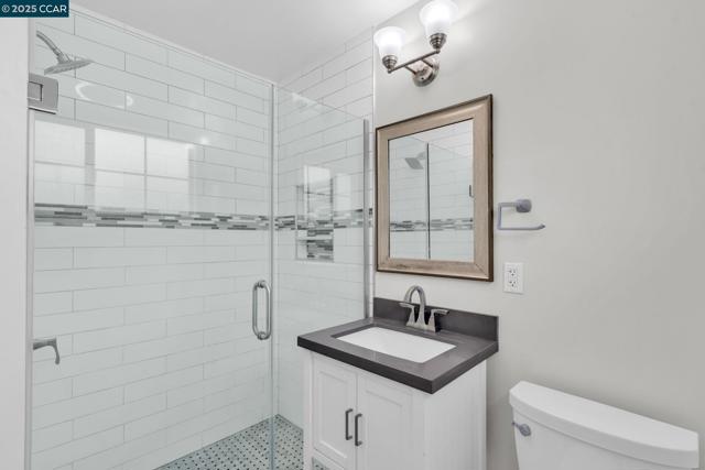 240 CASTLE GLEN ROAD, Walnut Creek CA: https://media.crmls.org/mediaz/537b5169-1d87-4039-8fe7-de6b6434f0d1.jpg