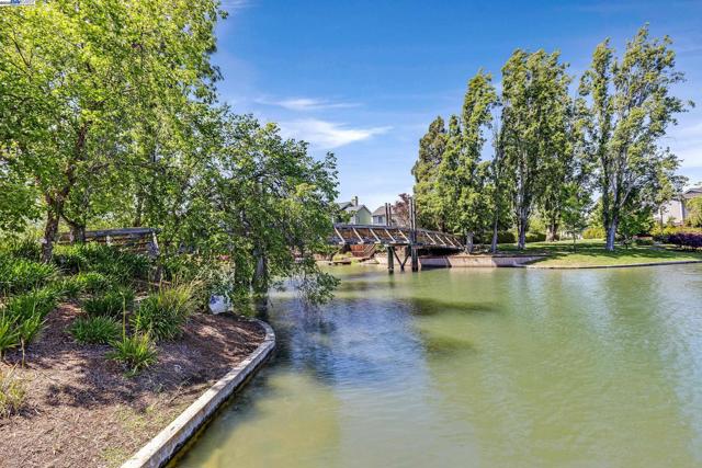 131 Diapian Bay, Alameda CA: https://media.crmls.org/mediaz/537b57da-5a15-4cf6-b499-6e2128185029.jpg