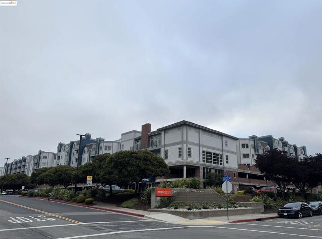 6400 Christie Ave, Emeryville CA: https://media.crmls.org/mediaz/537b61c5-2464-4032-a79c-fa7b0dea9aa8.jpg
