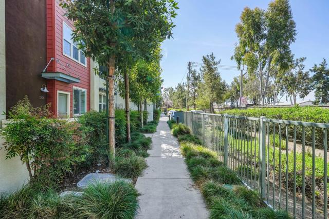 219 Antoni Gln, Escondido CA: https://media.crmls.org/mediaz/537bb4e7-9db2-4654-aa97-d71d96c96641.jpg
