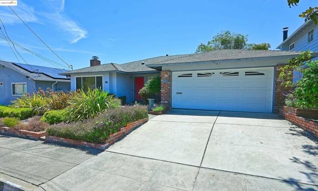 44 Oak Hill Cir, Oakland CA: https://media.crmls.org/mediaz/537c15e4-e391-4a4c-b0b9-6db6c67e76ca.jpg