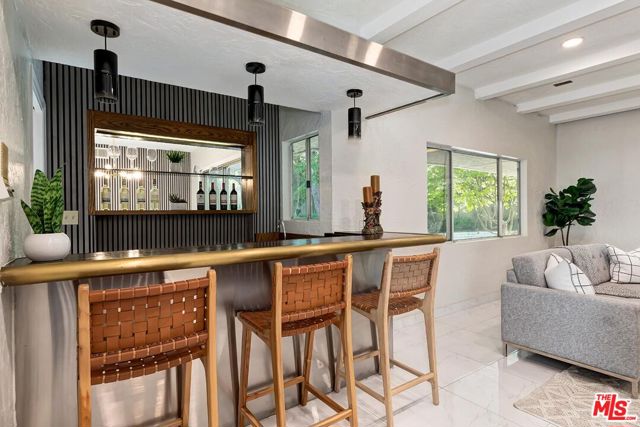 11410 Canton Drive, Studio City CA: https://media.crmls.org/mediaz/537c2db4-e265-4713-a9e8-4d96292eaff5.jpg