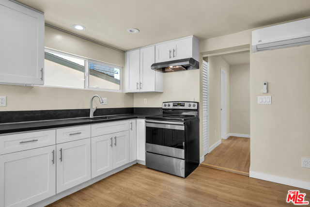 5137 1/2 Reynier Avenue, Los Angeles CA: https://media.crmls.org/mediaz/537c6299-f367-49e9-a977-304b640ae41b.jpg