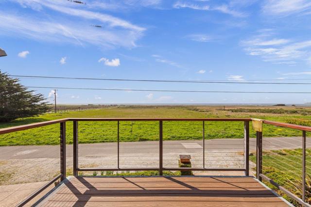 861 Railroad Avenue, Half Moon Bay CA: https://media.crmls.org/mediaz/537ca6bb-a124-4500-96ec-5c12089fb154.jpg