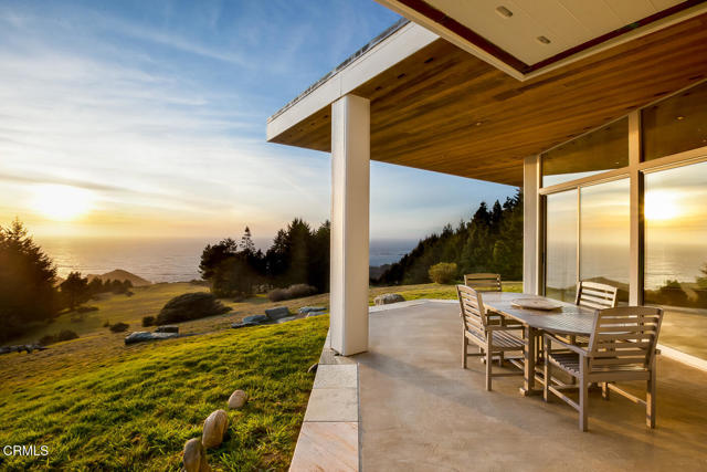 43850 Buckhorn Cove E Road, Little River CA: https://media.crmls.org/mediaz/537d4fa1-4fcf-4975-89bf-78d266bc79d4.jpg