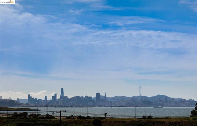 545 Pierce St, Albany CA: https://media.crmls.org/mediaz/537d6421-c7ab-4814-aa80-d1ad493055c7.jpg