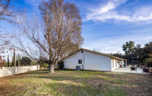 17665 Highway 67, Ramona CA: https://media.crmls.org/mediaz/537e6f11-175d-4824-9c23-68ad01cc377f.jpg