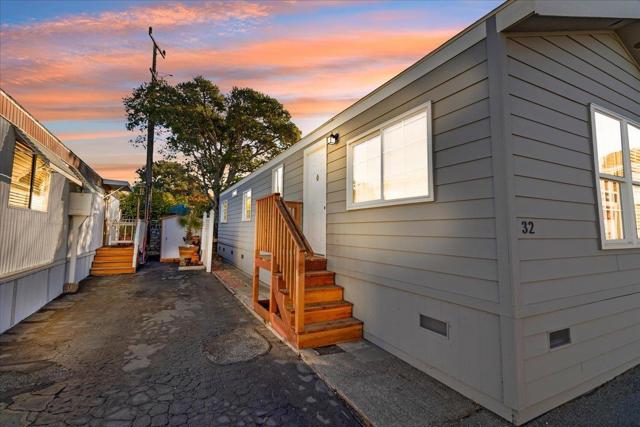 2565 Portola Drive, Santa Cruz CA: https://media.crmls.org/mediaz/537e83e3-6217-4545-91f7-37ccbf3163c8.jpg