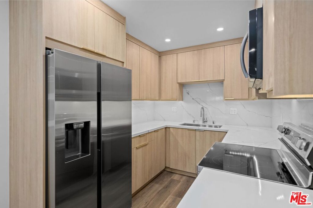 2449 N Beachwood Drive #13