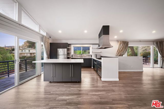 8657 Valley Flores Drive, West Hills CA: https://media.crmls.org/mediaz/537ef839-8e02-4abd-be11-0f17717a7326.jpg