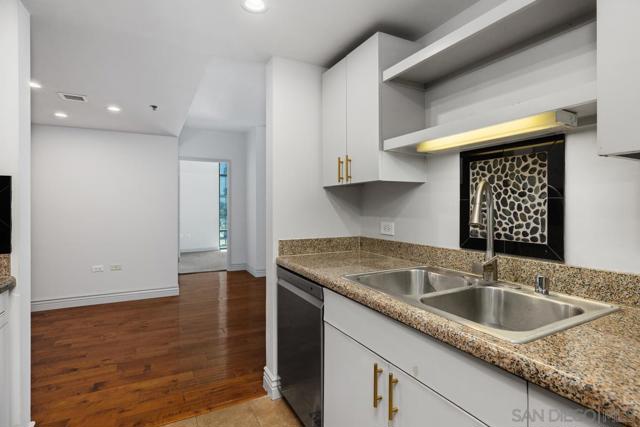 425 W Beech St, San Diego CA: https://media.crmls.org/mediaz/537f2b0b-36fa-4efd-b5ea-874de5be6588.jpg