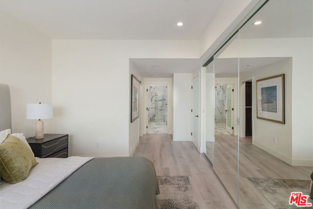 13600 Marina Pointe Drive, Marina del Rey CA: https://media.crmls.org/mediaz/537f4ad9-ae05-458a-8419-6fb1994d0ef6.jpg
