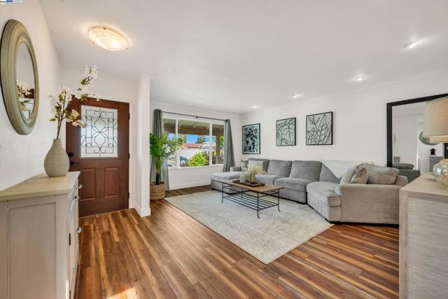 38243 Manzanita St, Newark CA: https://media.crmls.org/mediaz/537fddae-623b-414b-b005-c72a56ce0840.jpg