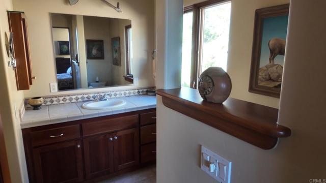 1707 Santa Margarita Drive, Fallbrook CA: https://media.crmls.org/mediaz/53800fd3-b993-49b1-ae3c-80cb689517bb.jpg