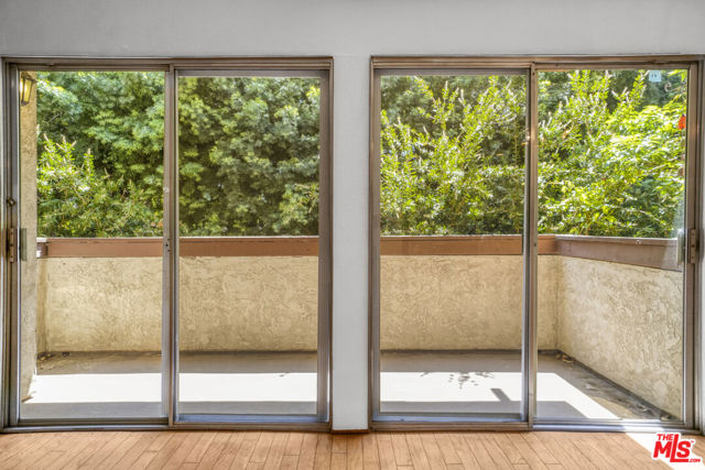 5534 Sylmar Avenue, Sherman Oaks CA: https://media.crmls.org/mediaz/5380aa06-2af6-477c-b4b9-286aaae06131.jpg