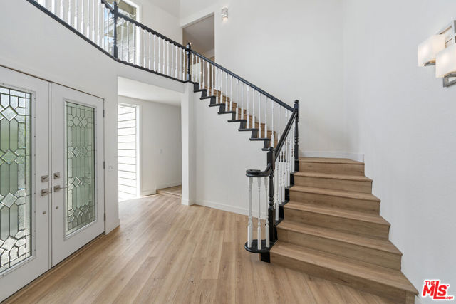 19555 Oxnard Street, Tarzana CA: https://media.crmls.org/mediaz/5380fccd-87ad-496c-a44e-7c3b7422f3f0.jpg