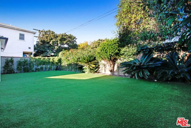 4130 Mclaughlin Avenue, Culver City CA: https://media.crmls.org/mediaz/53822b59-715c-4023-bd27-c7b23fcccd90.jpg