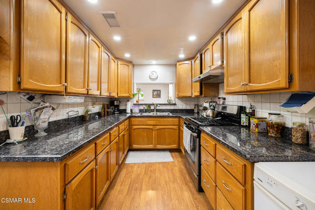5356 Chesebro Road, Agoura Hills CA: https://media.crmls.org/mediaz/53822e69-3384-42d7-89e4-51e5f0733672.jpg