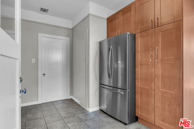 6329 Drexel Avenue, Los Angeles CA: https://media.crmls.org/mediaz/5382313b-1398-4691-8cb0-b71b55086d02.jpg
