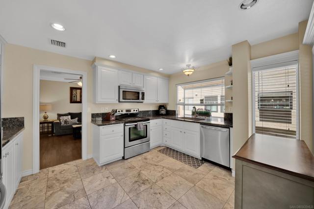 9327 Lake Murray Blvd, San Diego CA: https://media.crmls.org/mediaz/53832bfc-de92-45cc-b3b3-b082d57ae4d8.jpg