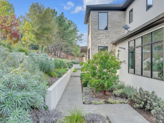 60 Glengarry Way, Hillsborough CA: https://media.crmls.org/mediaz/53836132-6a3d-40f0-9ca5-f1912ce70fc2.jpg