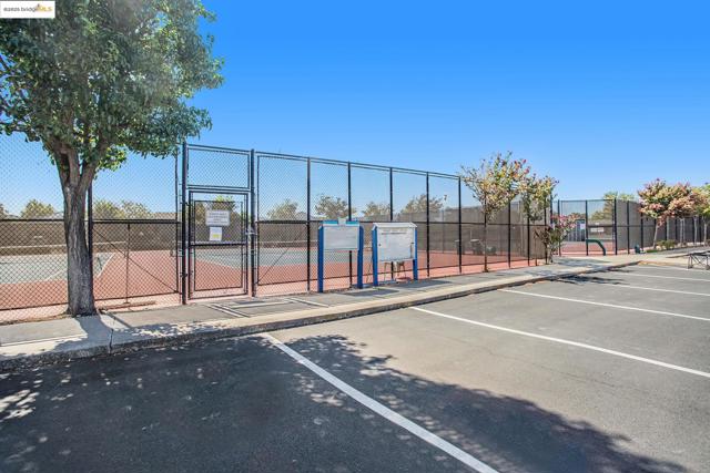 299 Marks Rd, Rio Vista CA: https://media.crmls.org/mediaz/5383733e-4c12-4169-b5d6-aada111047e3.jpg