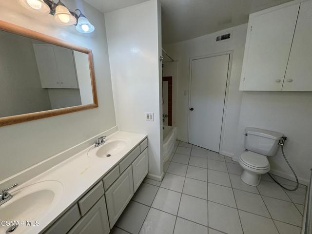 22319 Macfarlane Drive, Woodland Hills CA: https://media.crmls.org/mediaz/53837533-620d-49ac-ae99-02890aa146d8.jpg