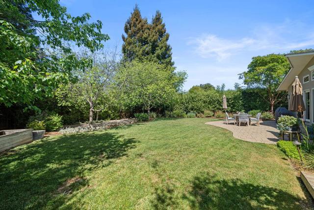 1634 Hollingsworth Drive, Mountain View CA: https://media.crmls.org/mediaz/538379b5-4b0b-4a60-b195-d20ef17df4c0.jpg