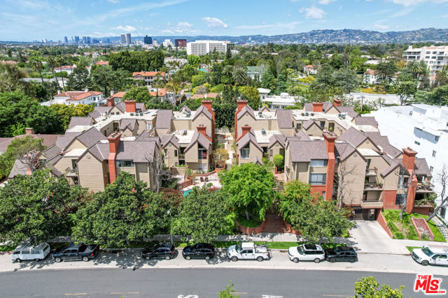 835 Lucerne Boulevard, Los Angeles, California 90005, 2 Bedrooms Bedrooms, ,2 BathroomsBathrooms,Condominium,For Sale,Lucerne,24427903