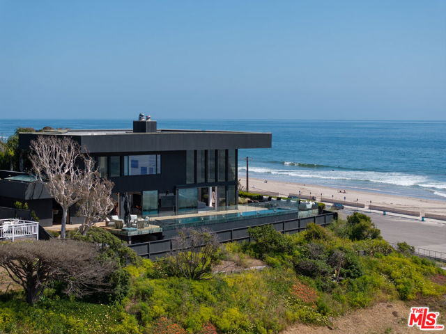 6463 Surfside Way, Malibu CA: https://media.crmls.org/mediaz/5384106c-e096-4681-93e8-4b70aa62aa4f.jpg