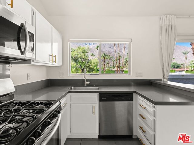 1472 S Camino Real, Palm Springs CA: https://media.crmls.org/mediaz/53841ed7-4659-4fa0-a56b-826fa25de64f.jpg