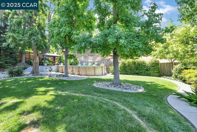 308 Bluerock Drive, Antioch CA: https://media.crmls.org/mediaz/5384537d-c0e7-482b-8b59-115ce58955b3.jpg