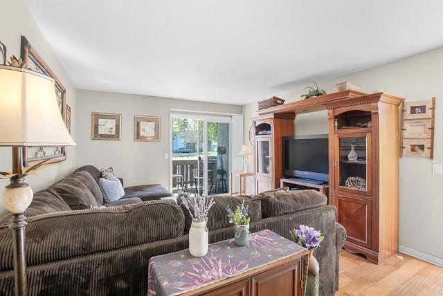 2536 White Oak Place, Escondido CA: https://media.crmls.org/mediaz/5384c58a-8ed7-4934-b9a4-adedebe90ca6.jpg