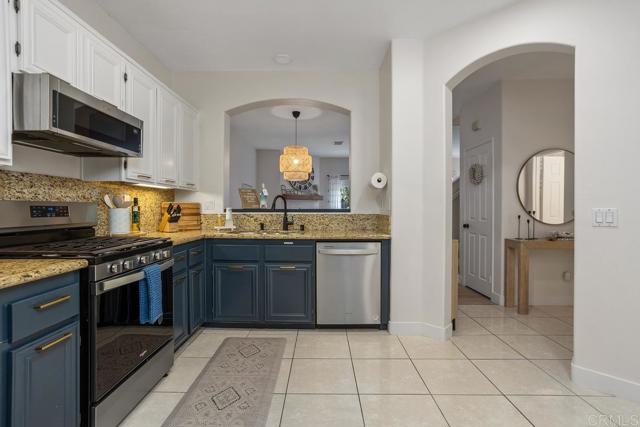 646 Sumner Way, Oceanside CA: https://media.crmls.org/mediaz/5384e087-0d2b-4af0-ad67-cce79cdd039f.jpg