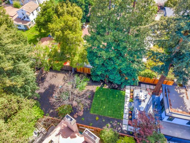 546 9th Avenue, Menlo Park CA: https://media.crmls.org/mediaz/5384f36d-d7f7-4508-acc3-7c49c7a6999d.jpg