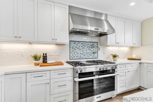 726 Silver Street, La Jolla CA: https://media.crmls.org/mediaz/53854cd1-21c9-436c-9634-ba770329dab7.jpg